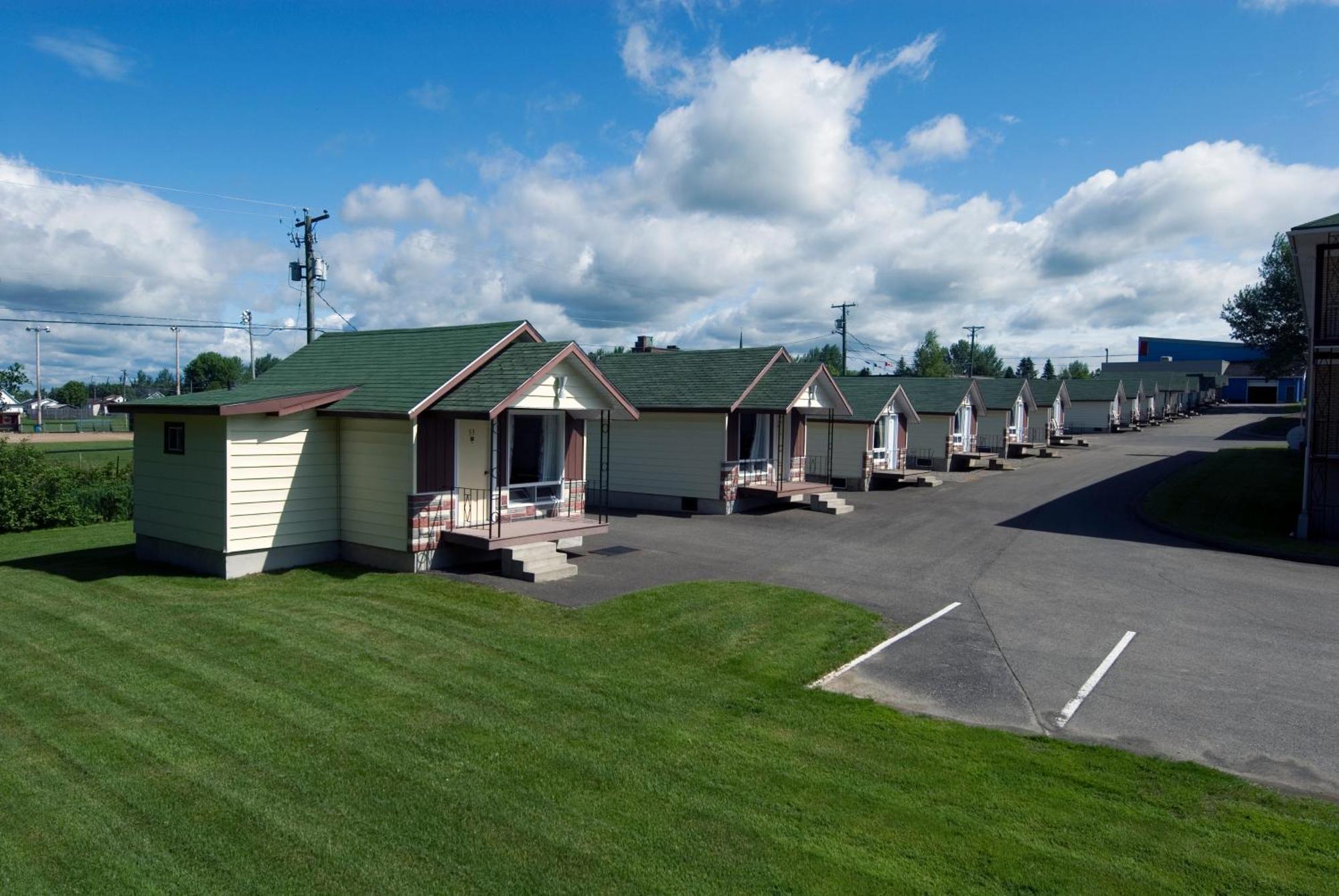 Daigle'S Motel Saint Leonard Екстериор снимка